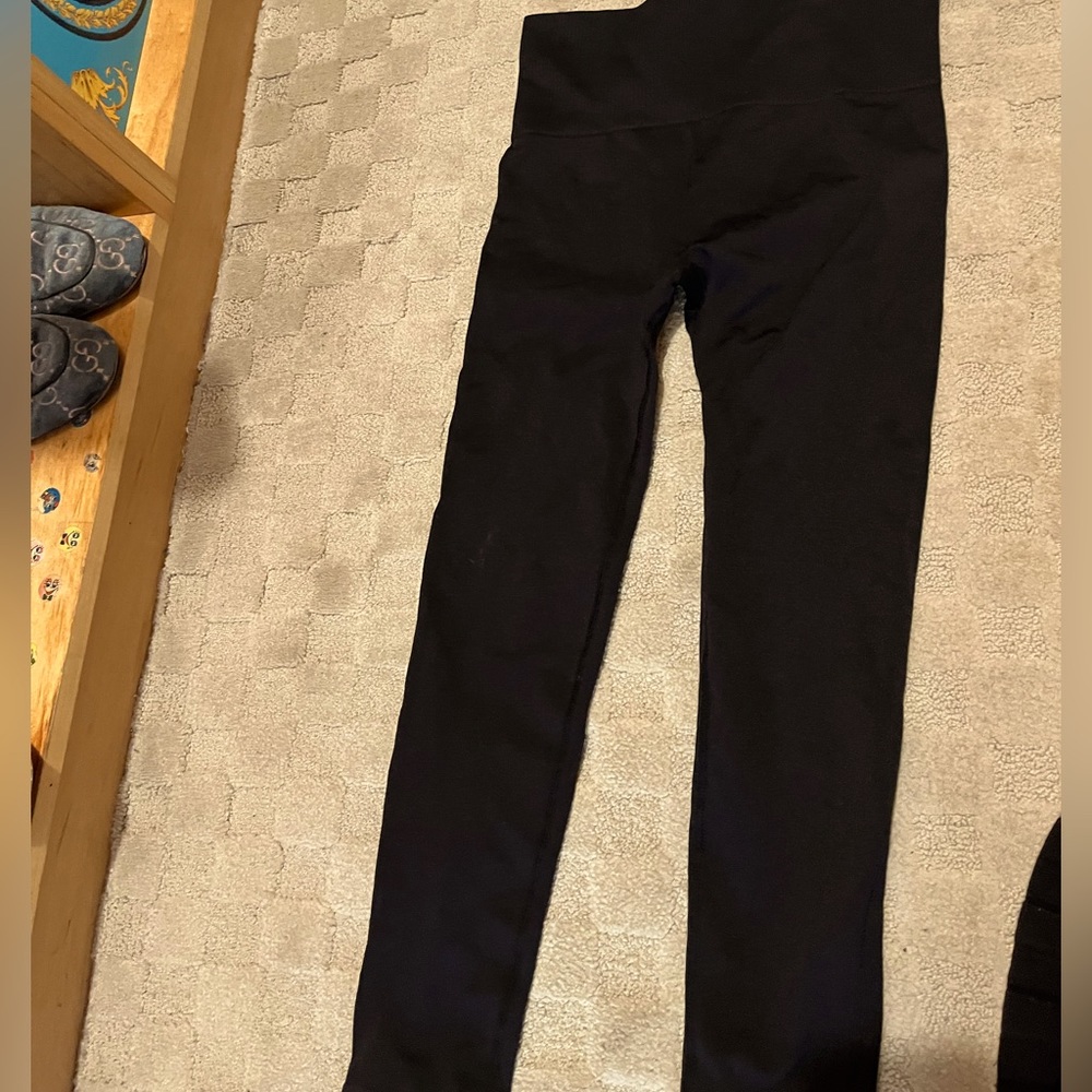black tight workout leggings